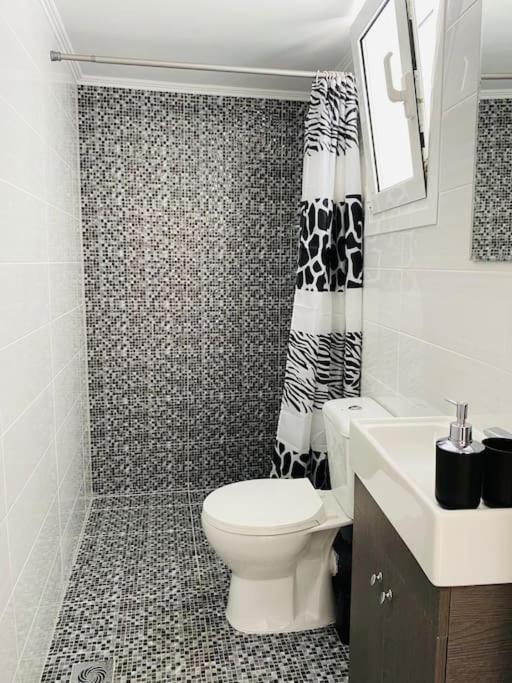 Modern 2Br Near Centre -5Min Wlk Apartment Patras Bagian luar foto