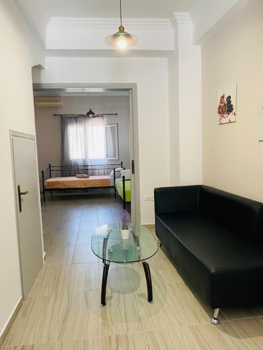 Modern 2Br Near Centre -5Min Wlk Apartment Patras Bagian luar foto