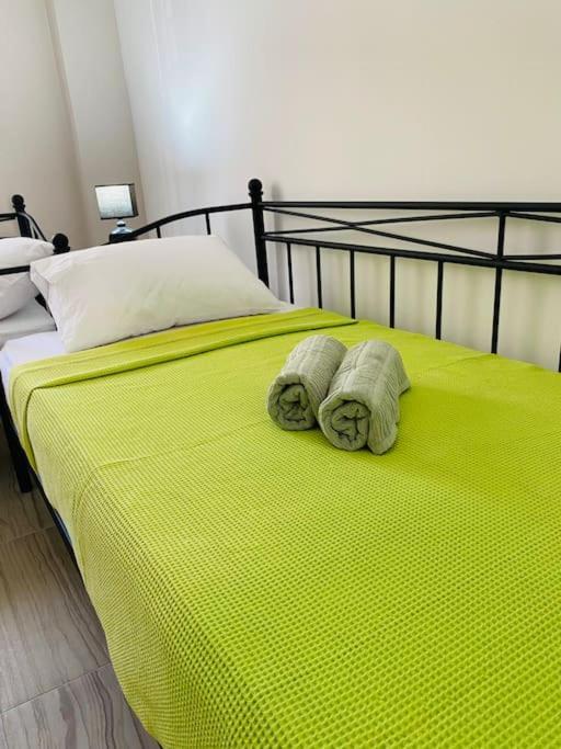 Modern 2Br Near Centre -5Min Wlk Apartment Patras Bagian luar foto