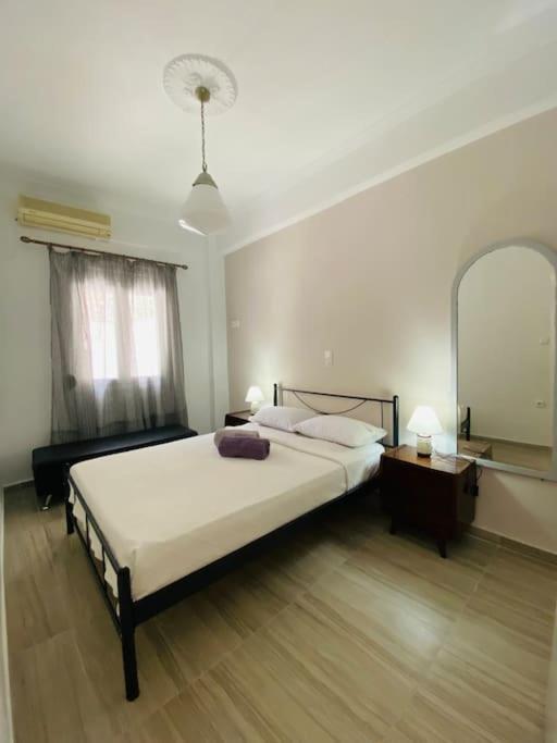 Modern 2Br Near Centre -5Min Wlk Apartment Patras Bagian luar foto