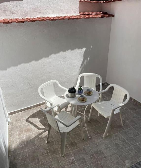 Modern 2Br Near Centre -5Min Wlk Apartment Patras Bagian luar foto