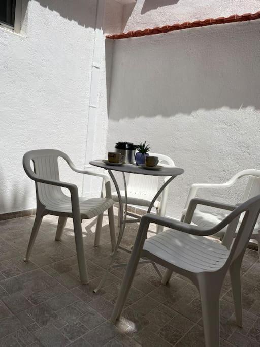 Modern 2Br Near Centre -5Min Wlk Apartment Patras Bagian luar foto
