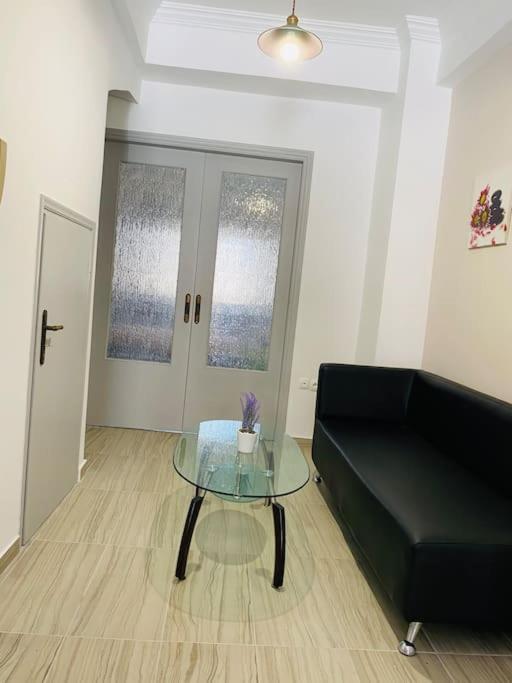 Modern 2Br Near Centre -5Min Wlk Apartment Patras Bagian luar foto